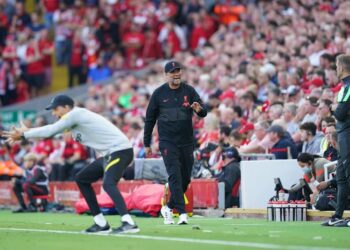 THOMAS Tuchel (kiri) dan Jurgen Klopp dianggap pakar taktikal terbaik dari Jerman.