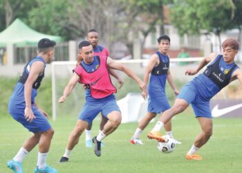 PEMAIN Malaysia menjalani latihan terakhir di Kuala Lumpur semalam dalam persiapan menghadapi Hong Kong pada aksi kedua persahabatan antarabangsa di Stadium Nasional, Bukit Jalil malam ini.