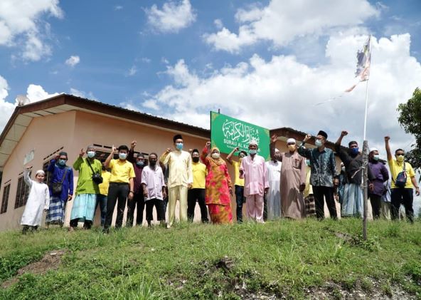 Seramai 1 500 Penduduk Tiga Kampung Bantah Roboh Surau