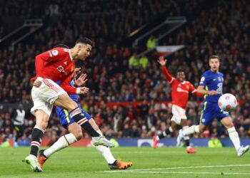CRISTIANO Ronaldo meledak gol penyamaan Manchester United ketika seri 1-1 menentang Chelsea.