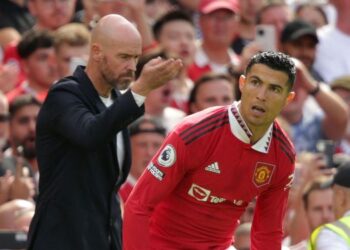 ERIK Ten Hag dan Ronaldo bertegang urat di Manchester United.-AFP