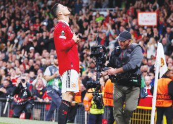CRISTIANO Ronaldo meraikan jaringannya dengan penuh emosi ketika Manchester United menumpaskan Sheriff Tiraspol  dalam aksi Liga Europa di Old Trafford, Manchester 
semalam.