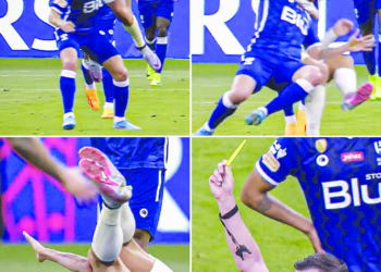 TINDAKAN Cristiano Ronaldo yang ‘mengunci’ tengkuk penyerang Al Hilal, Odion Ighalo menyebabkan dia dilayangkan kad kuning dalam aksi Liga Pro Saudi di Riyadh, semalam.