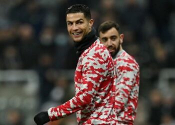 BRUNO Fernandes menegaskan, Cristiano Ronaldo tidak akan meninggalkan Manchester United musim depan.