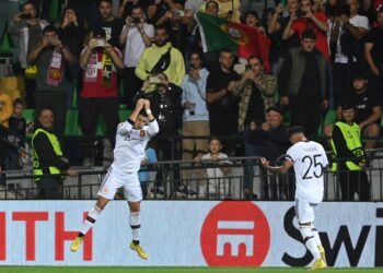 CRISTIANO Ronaldo meraikan jaringannya menerusi sepakan penalti ketika membantu Manchester United menumpaskan Sheriff 2-0 dalam saingan Liga Europa di Stadium Zimbru, Chisinau awal pagi ini. - AFP