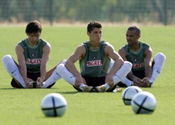 CRISTIANO Ronaldo (tengah), Helder Postiga (kiri) dan Costinha antara bintang yang pernah dilahirkan Sporting Lisbon. - AFP