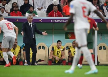 CRISTIANO Ronaldo diletakkan di bangku simpanan ketika Portugal menentang Switzerland pada pusingan 16 akhir, Piala Dunia 2022 di Lusail, Selasa lalu. - AFP