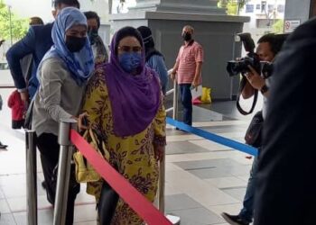 ROSMAH Mansor hadir di Mahkamah Tinggi Kuala Lumpur pada perbicaraan kes rasuah berkaitan projek solar hibrid. - FOTO/NORLIZAH ABAS