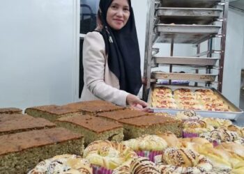 Rosniah Khamis mula memperkenalkan keenakan hasil bakerinya sejak 2013.