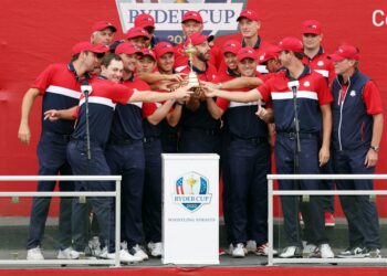 PASUKAN Amerika Syarikat meraikan kejayaan menjulang Piala Ryder selepas menumpaskan Eropah 19-9 di Whistling Straits, Kohler, Wisconsin, Amerika Syarikat awal pagi tadi. - AFP