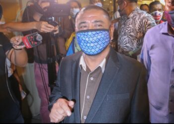 PENGERUSI Badan Perhubungan UMNO Perak, Datuk Saarani Mohamad antara yang hadir ke mesyuarat Mesyuarat Majlis Tertinggi UMNO di Kuala Lumpur malam ini.