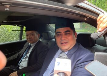 SHAHELMEY Yahya ketika ditemui selepas mengangkat sumpah sebagai Timbalan Ketua Menteri II di Istana Negeri, Kota Kinabalu, semalam.