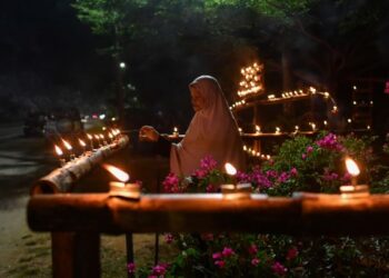 Penularan Covid-19 yang masih belum berakhir ketika ini serba sedikit menjejaskan sambutan Hari Raya Aidilfitri tidak seperti kebiasaannya. – UTUSAN/PUQTRA HAIRRY ROSLI