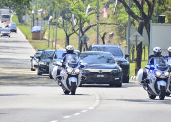 KENDERAAN membawa Ismail Sabri Yaakob tiba di Istana Abdulaziz di Indera Mahkota, Kuantan, Pahang. - UTUSAN/SHAIKH AHMAD RAZIF