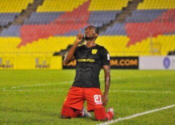 UCHE Agba meledak empat gol buat Sarawak United.
