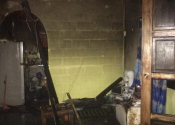 KEADAAN rumah sewa pasangan suami isteri yang terlibat dalam kebakaran di Kampung Baru, Ulu Benut Simpang Renggam di Kluang, Johor.