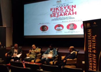 (Dari kiri) Azlim Ibrahim, Prof. Emeritus Datuk Dr. Wan Hashim Wan Teh, Daniyal Kadir dan A. Wahab Hamzah sebagai panel pembicara forum.