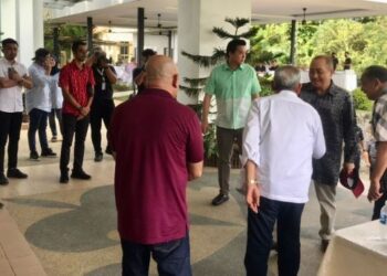 HAJIJI Noor bersama pemimpin politik Sabah ketika mengadakan perjumpaan di Kediaman Rasmi etua Menteri di Sri Gaya Kota Kinabalu kelmarin.