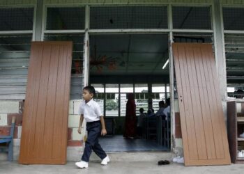 MASALAH sekolah daif berlaku sejak sekian lama pada 20 tahun lalu apatah lagi membabitkan bangunan yang dibina daripada kayu.