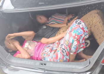 TIGA wanita warga Myanmar ditempatkan dalam but kereta yang dinaiki bersama tiga lelaki warga sama dalam perjalanan dari Kota Bharu, Kelantan ke Klang ditahan polis dalam SJR di Persiaran Tun Teja, Alam Impian, Shah Alam, Selangor.