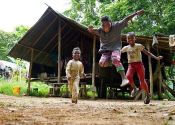 Apabila subjek di hadapan anda, mulakan penghayatan dengan teknik bayangan rekaan imejan di dalam minda kemudian terjemahkan dengan teknik dan rekaan komposisi.