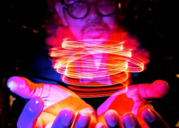 Tetapan Kamera Mirrorless Sony A7iii, Lensa 24mm-105mm, Pengatup Kelajuan (4 sec), 
Bukaan F/6.3, ISO200
Aksesori tambahan, Lampu LED