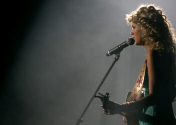 Taylor Swift performs onstage during the first ever Academy Of Country Music New Artists' Show Party for a Cause, benefiting the ACM Charitable Fund held at the MGM Grand Ballroom, MGM Grand Conference Center on May 14, 2007 in Las Vegas, Nevada.  (Photo by Michael Buckner/Getty Images) *** Local Caption *** Taylor Swift (Photo by Michael Buckner / Getty Images North America / Getty Images via AFP)