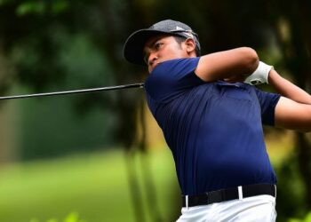 SHAHRIFFUDDIN Ariffin bangkit pada hari ketiga kejohanan untuk berkongsi kedudukan sebagai pendahulu pada kejohanan golf PKNS Selangor Master di Kelab Golf Seri Selangor, hari ini.