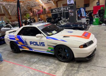 KERETA yang diubah suai menyerupai kereta peronda polis disita di Maeps, Serdang.