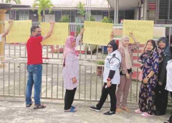 PENDUDUK Kampung Perigi Acheh di Pasir Gudang meminta kerajaan menyegerakan proses membaik pulih SK Perigi Acheh bagi kemudahan anak-anak mereka.