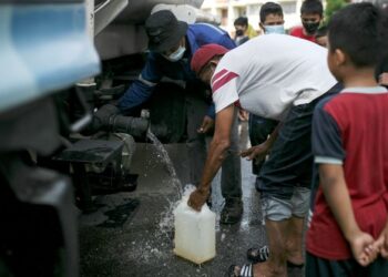 GANGGUAN bekalan 
 air menyebabkan pelbagai sektor  terkesan termasuk peniaga kecil.