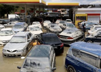 ANTARA ribuan kereta yang ditenggelami air dalam kejadian banjir baru-baru ini.