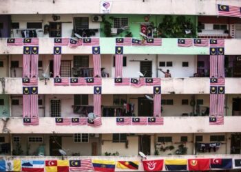 HARI Malaysia pada 16 September setiap tahun yang lebih meriah perayaannya di Sabah dan Sarawak hendaklah diraikan dalam konteks solidariti Nusantara di seluruh negara. – UTUSAN/ZULFADHLI ZAKI