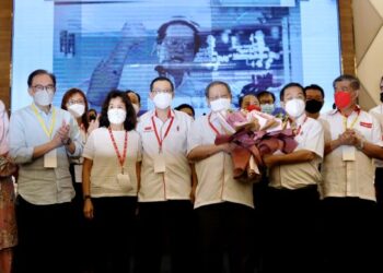 LIM Kit Siang selepas mengumumkan persaraan dalam politik sewaktu Kongres DAP di IDCC Shah Alam, Selangor, baru-baru ini. – UTUSAN/ZULFADHLI ZAKI