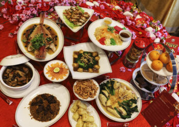 Antara menu makanan 'Leh Seng' yang ditawarkan sempena  perayaan Tahun Baru Cina di Hotel Mardiyyah, Shah Alam. -MINGGUAN/ZULFADHLI ZAKI