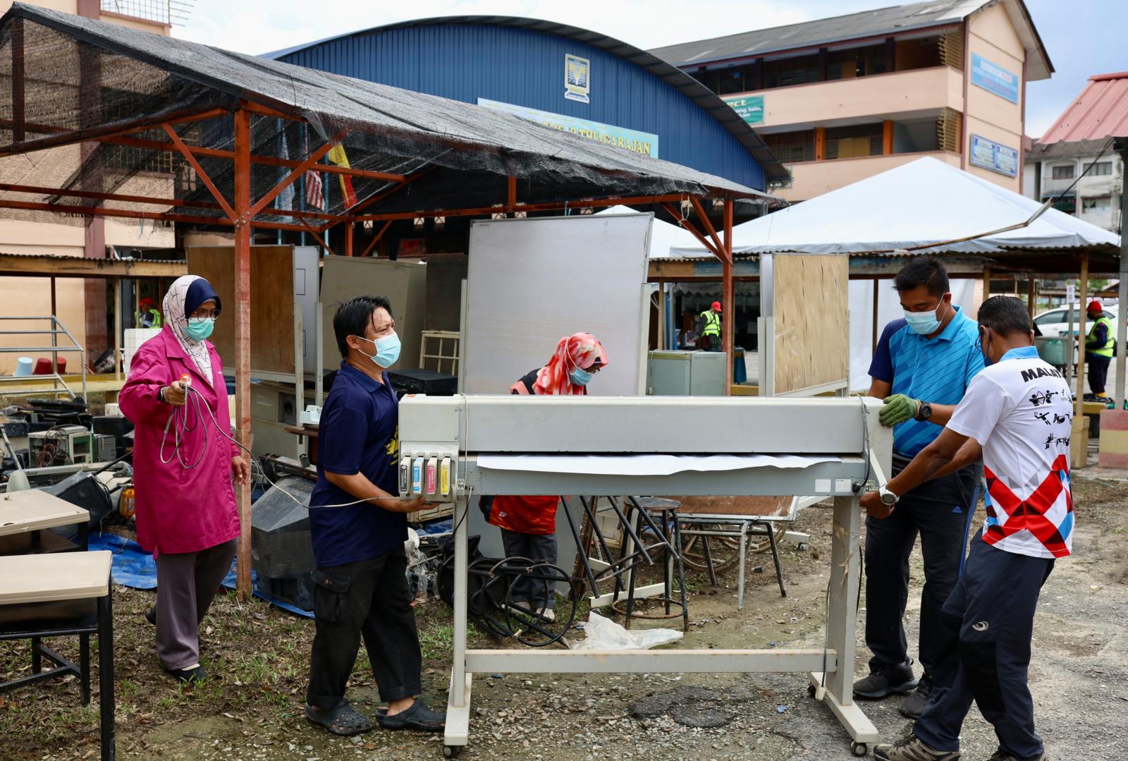 Banjir: RM2,5 juta kerugian peralatan untuk SMK Taman Sri Muda rusak
