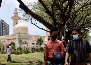 WAKAF tidak terhad kepada sedekah material yang banyak diamalkan di negara ini seperti penyediaan tanah masjid sebaliknya memiliki aspek dan kemampuan jauh lebih besar. – Gambar hiasan
