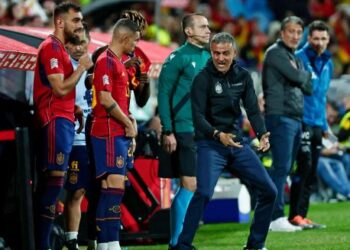 REAKSI jurulatih Sepanyol, Luis Enrique ketika melihat pasukannya menentang Switzerland dalam saingan Liga Negara-Negara di Stadium  La Romareda, Zaragoza semalam.