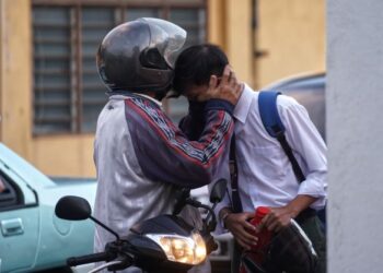 DALAM Islam, peranan dan tanggungjawab bapa sangat jelas iaitu sebagai pemimpin, menyediakan ekonomi keluarga, pelindung dan pendidik.  
– UTUSAN/MUHAMAD IQBAL ROSLI