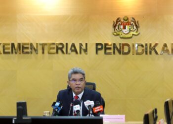 PKHARUDDIN Ghazali pada sidang akhbar pengumuman keputusan peperiksaan SPM 2022 di Kementerian Pendidikan, Putrajaya. - UTUSAN/FAISOL MUSTAFA