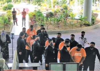 JANGAN memandang sebelah mata dalam soal
integriti lebih-lebih lagi melibatkan tindakan
yang salah sehingga menggadaikan amanah dan
tanggungjawab semata-mata untuk memuaskan
diri sendiri.
