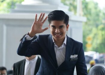 SYED Saddiq Syed Abdul Rahman hadir di Mahkamah Tinggi Kuala Lumpur bagi keputusan kes pecah amanah dana RM1 juta dan pengubahan wang haram. UTUSAN/FARIZ RUSADIO