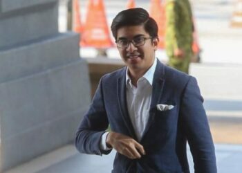 SYED Saddiq Syed Abdul Rahman tiba di Mahkamah Tinggi Kuala Lumpur bagi penghujahan kes bersubahat pecah amanah, salah guna harta dan pengubahan wang haram (AMLA). FOTO/SHIDDIEQIIN ZON