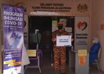 SAADON Mokhtar selesai mengetuai sekumpulan anggota Jabatan Bomba dan Penyelamat Pulau Pinang menerima suntikan vaksin Covid-19 di Klinik Kesihatan Jalan Perak, Georgetown, Pulau Pinang pagi ini.