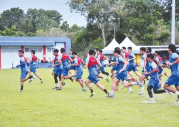 PEMAIN Sabah FC sudah melakukan persiapan lebih baik untuk melakar kejutan ke atas JDT apabila berdepan gergasi selatan itu pada separuh akhir kedua Piala Malaysia di Johor esok. – IHSAN SABAH FC