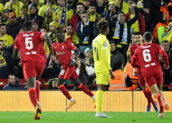 SADIO Mane meraikan gol kedua Liverpool pada separuh akhir pertama Liga Juara-Juara menentang Villarreal di Anfield semalam. - AFP