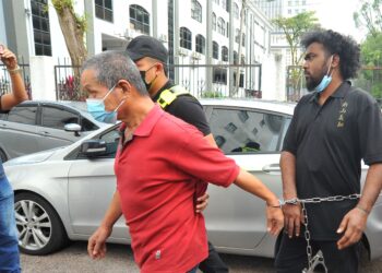 DUA daripada Geng Sara dihadapkan ke Mahkamah Sesyen dan Mahkamah Majistret Johor Bahru semalam atas 11 pertuduhan termasuk melakukan rompakan berkumpulan dan mengedar dadah pada Februari dan Mac lalu.