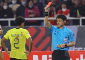 BUAT kali kedua tahun ini, Ryuji Sato membuat keputusan kontroversi melibatkan perlawanan Malaysia-Vietnam selepas melayangkan kad merah kepada Azam Azmi Murad, selain menghadiahkan penalti Vietnam pada aksi Piala AFF di Hanoi.