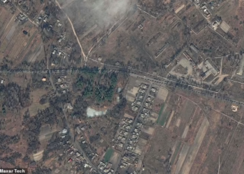 IMEJ satelit menunjukkan konvoi tentera Rusia dalam perjalanan ke Kyiv.