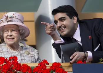 SHEIKH Hamad Bin Abdullah Al Thani ketika bertemu dengan Ratu Elizabeth. - AGENSI